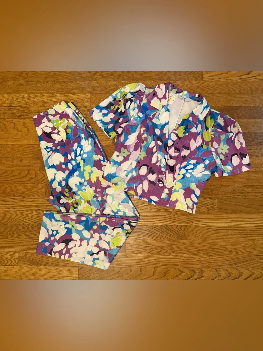NWT Purple Floral Two-Piece Pantsuit with Blue & Green Accents size M - Picture 8 of 16